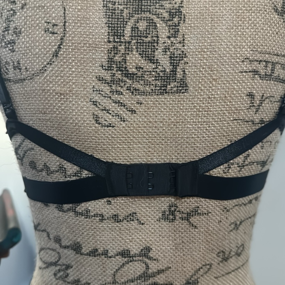 VS Bombshell Plunge Bra - Picture 3 of 5